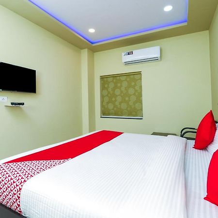 Oyo 27902 Center Point The Hotel วิสาขปัตนัม ภายนอก รูปภาพ