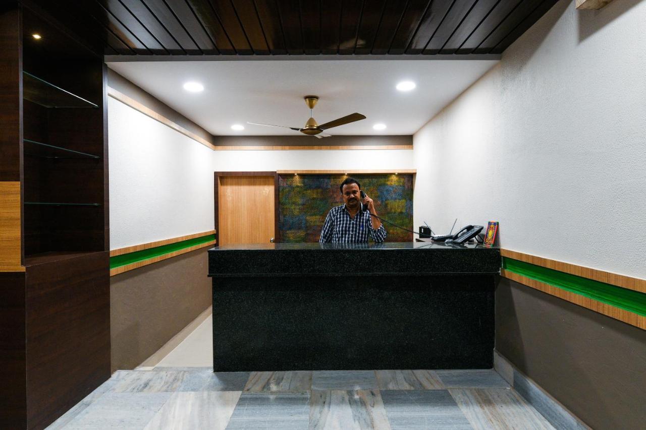 Oyo 27902 Center Point The Hotel วิสาขปัตนัม ภายนอก รูปภาพ