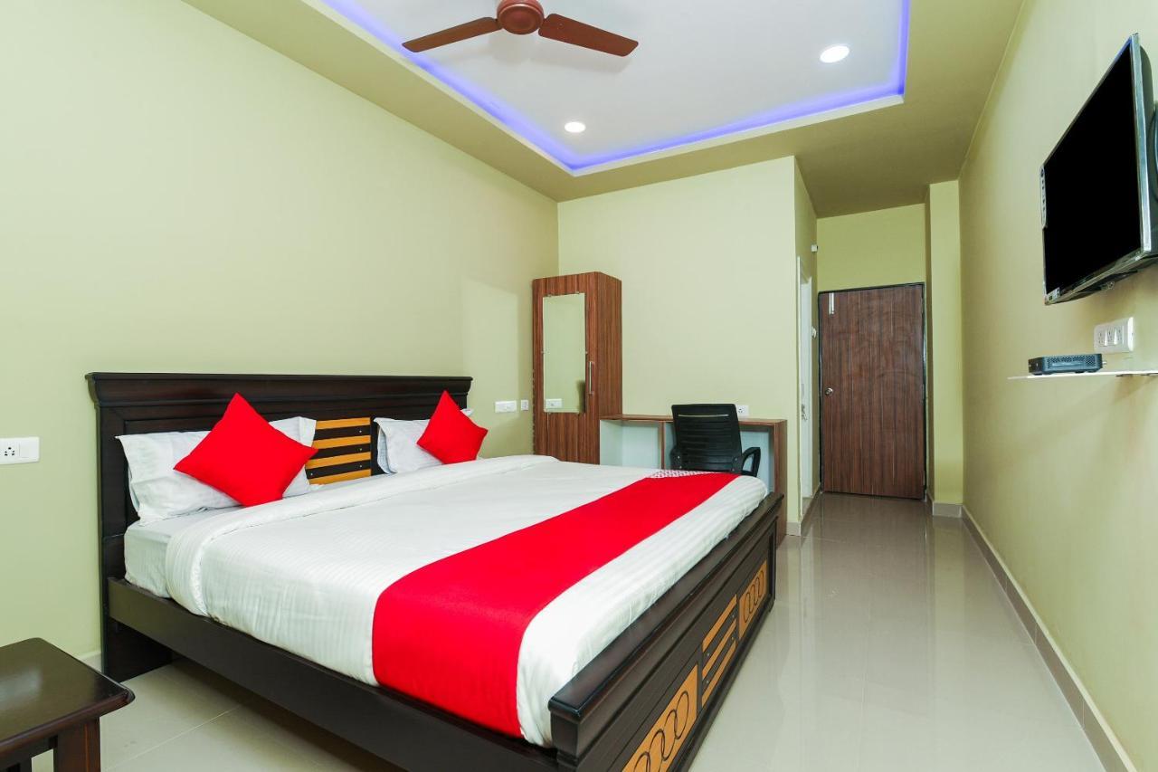 Oyo 27902 Center Point The Hotel วิสาขปัตนัม ภายนอก รูปภาพ